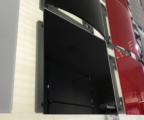 Czarna szklana kratka wentylacyjna POŁYSK 100 ramka mocująca bez wpustu biała