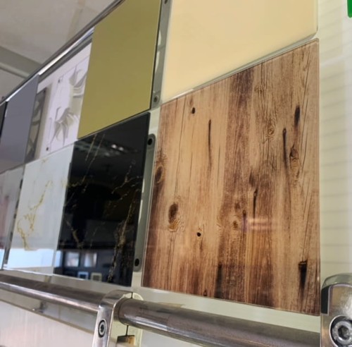 Kratka wentylacyjna szklana wzór drewno