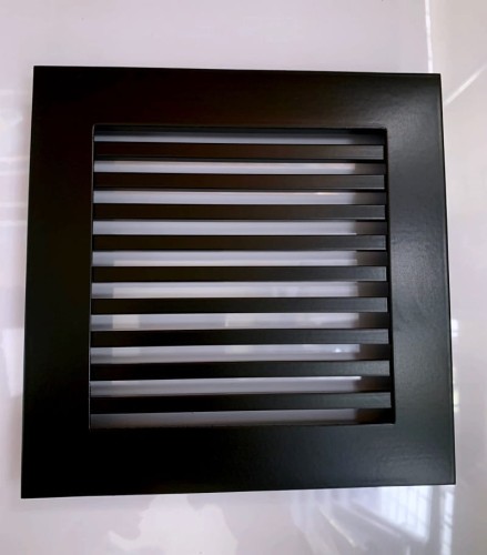 Kratka nierdzewna wentylacyjna czarna 14x14cm