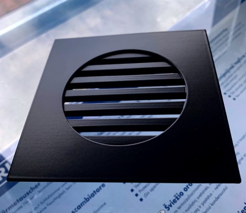 Kratka nierdzewna wentylacyjna czarna  fi100 KRO pręty