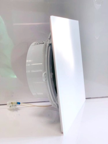 Biały wentylator łazienkowy krótki króciec ze szklanym panelem [on/off] [0764]