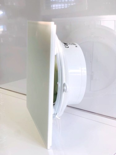 Biały wentylator łazienkowy krótki króciec ze szklanym panelem [on/off] [0764]