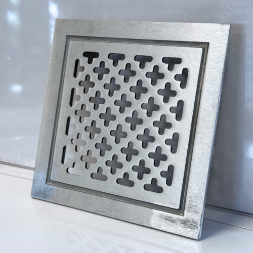 Kratka wentylacyjna koniczynka retro 14x14 aluminiowa surowa