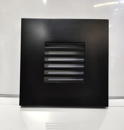 Czarny nierdzewny front do wentylatora Silent 100 kwadrat