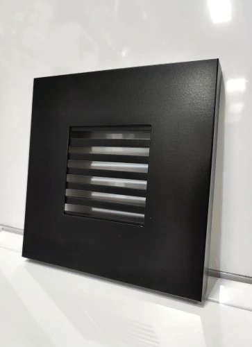 Czarny nierdzewny front do wentylatora Silent 100 kwadrat